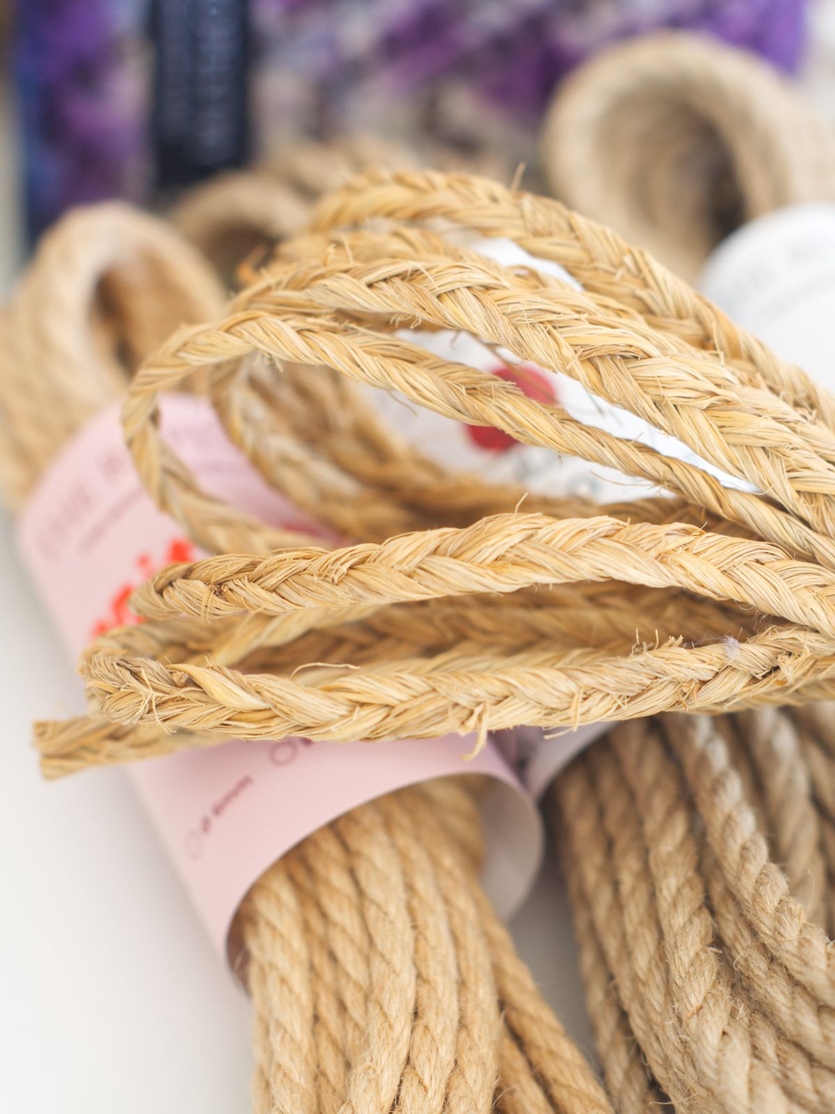 Shibari Set "Sensory Spark" – Prickling Contrasts | 4m Esparto Rope + 4x 8m KIYOMI 6mm Jute Ropes + 1x 8m Mitsuki 5mm Jute Rope + Rope Oil & Cleaning Cloth + Blindfold