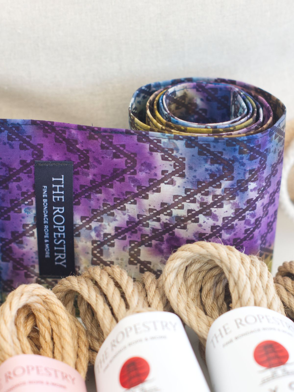 Shibari Set "Sensory Spark" – Prickling Contrasts | 4m Esparto Rope + 4x 8m KIYOMI 6mm Jute Ropes + 1x 8m Mitsuki 5mm Jute Rope + Rope Oil & Cleaning Cloth + Blindfold